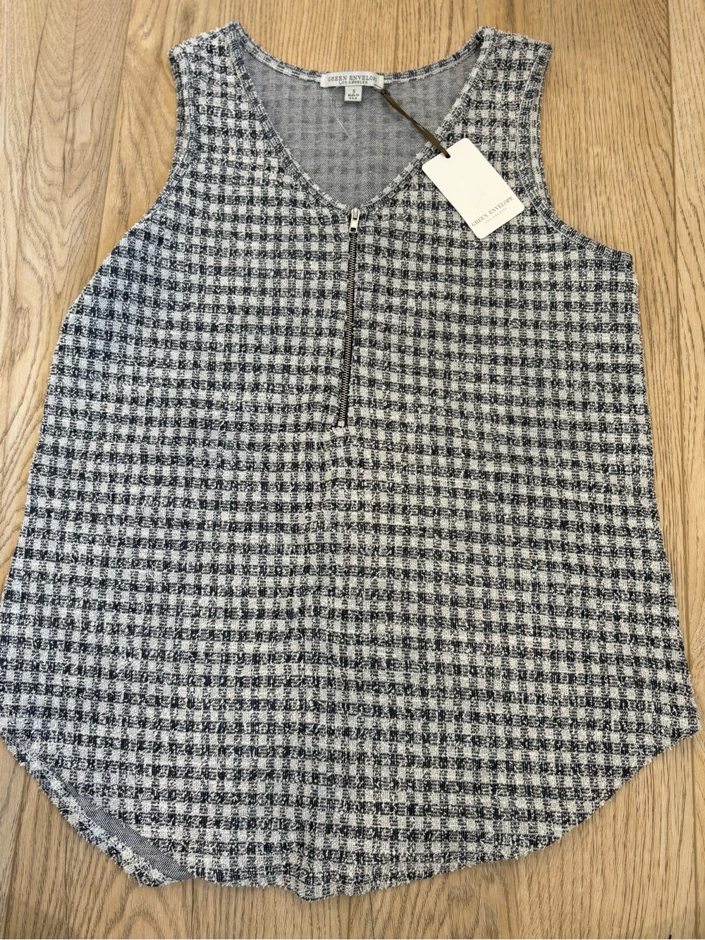 NWT green envelope Sleeveless Knit Zip-Front Top in Black & White